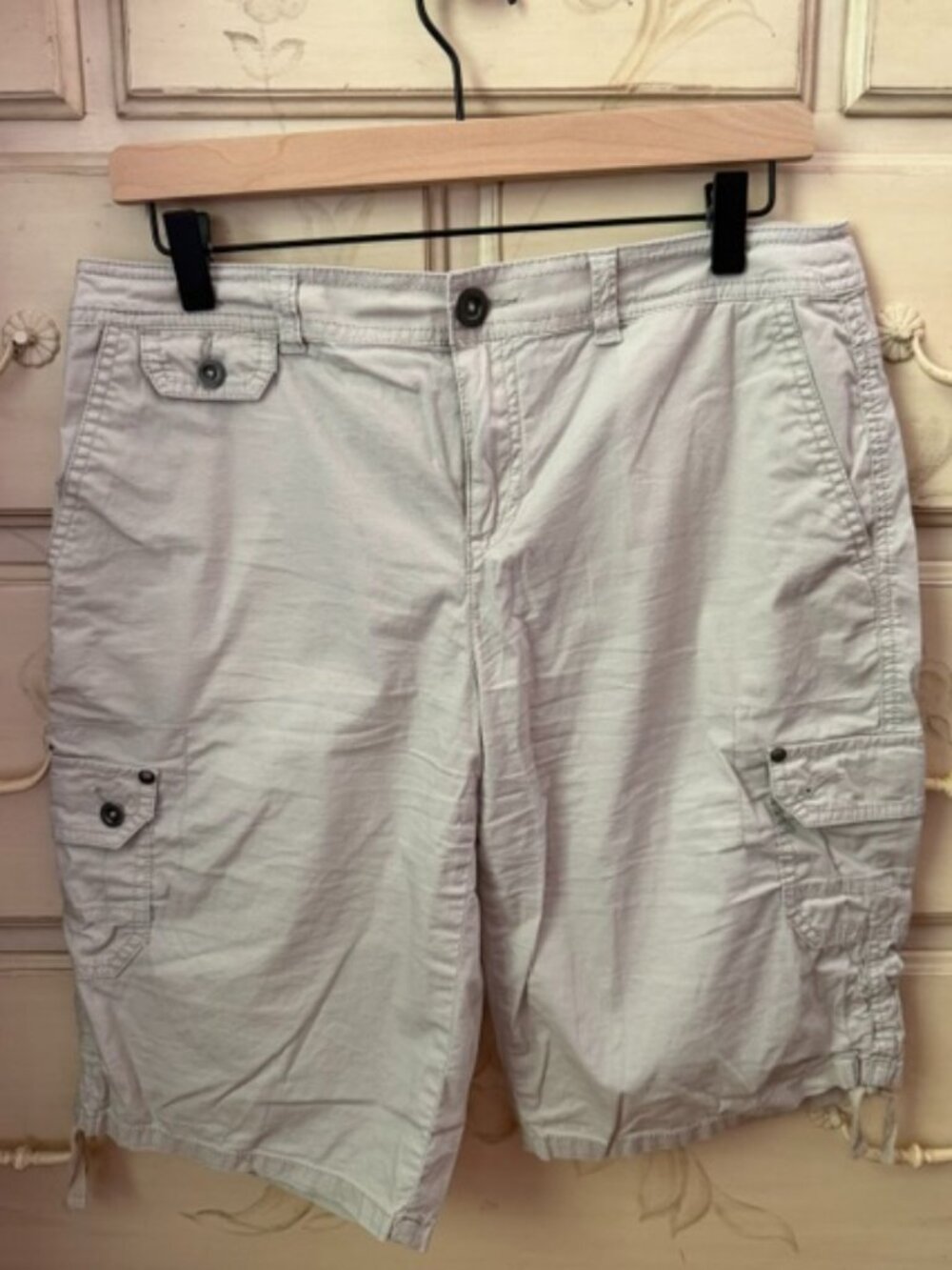 Style & Co. Women's Khaki Cargo shorts- size 8